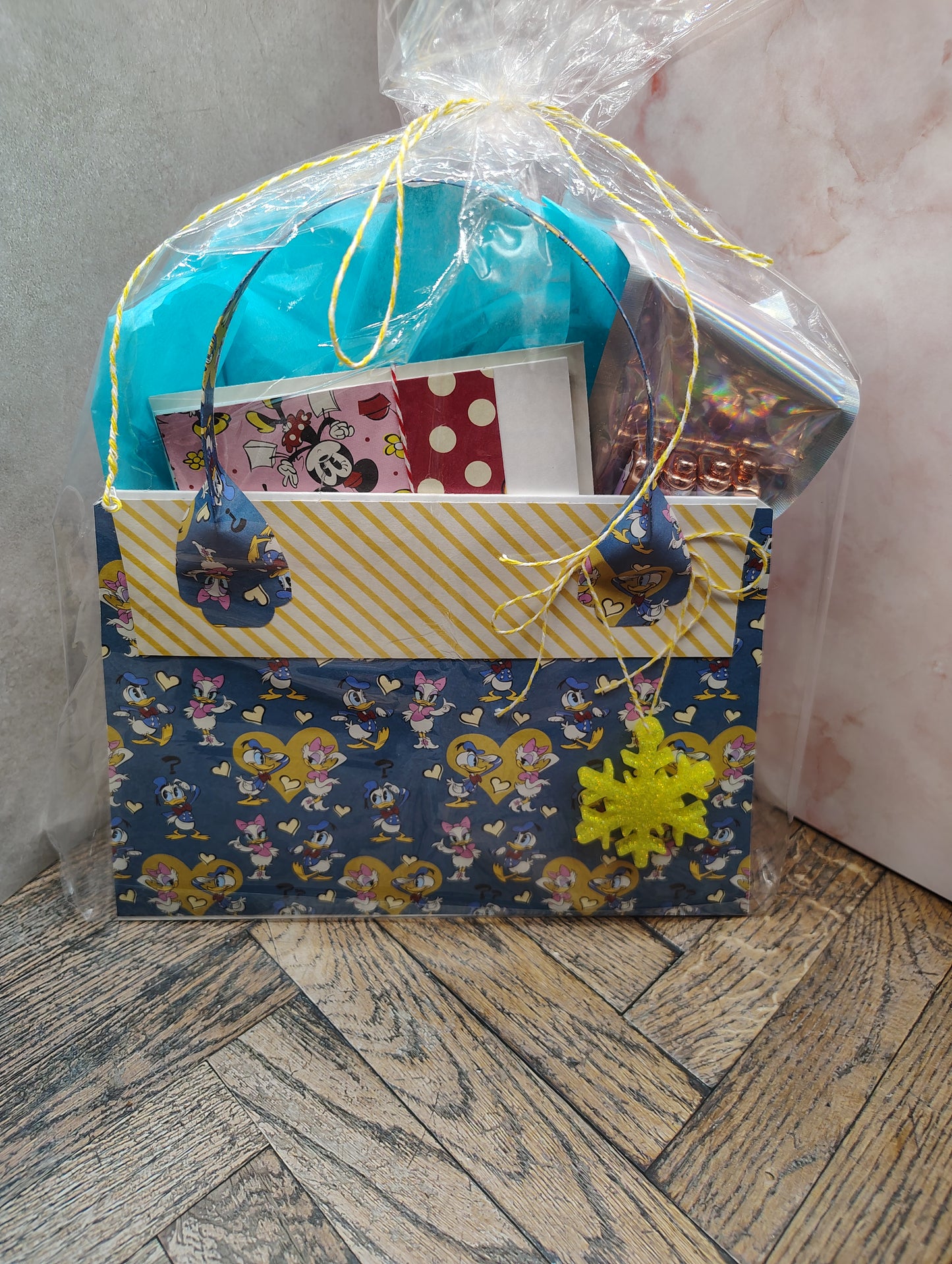 💛 Mickey & Friends Hugs Papercrafted Gift Purse Set