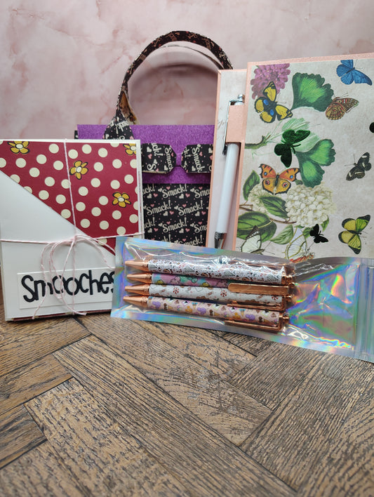 🌸 Smooches & Butterflies Papercrafted Gift Purse Set